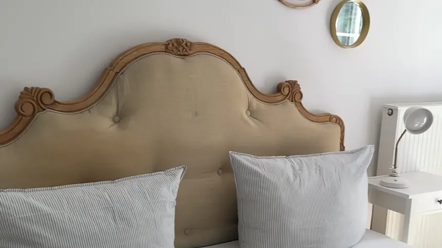 Frisch bezogenes Bett in einer Hamburger Ferienwohnung